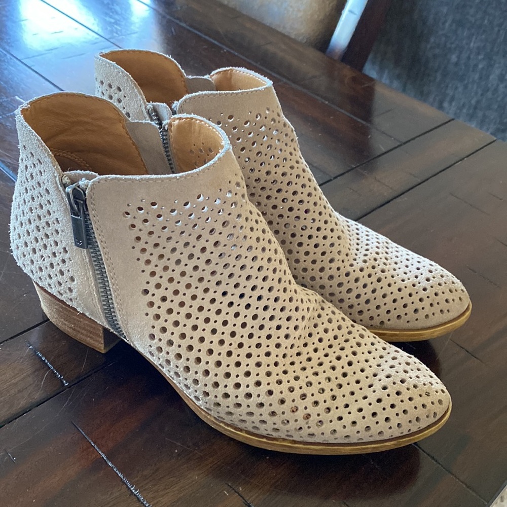 Lucky Brand Suede Leather Nude boots 38.5/8.0 Edelman Zara Madden American Eagle